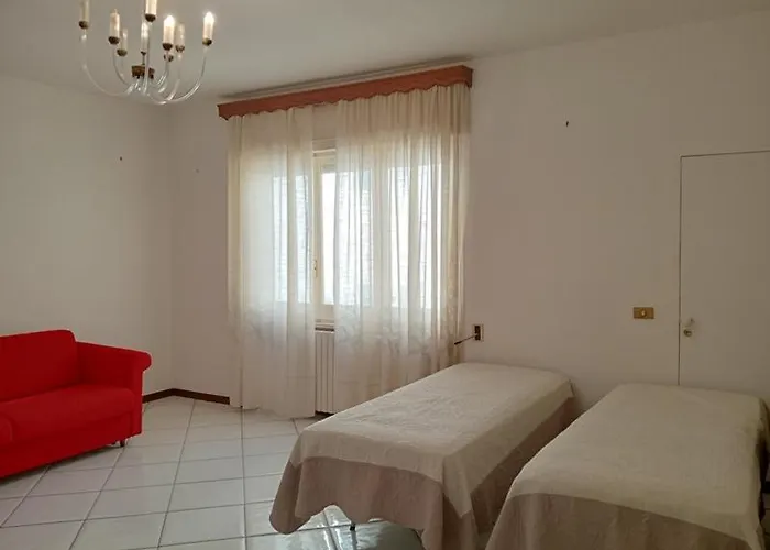 Апартаменти Trilocale Centrum By Nonsolomare Vacanze Srlu *